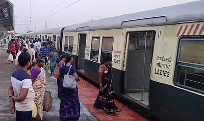 வழக்கம்போல் இயங்க தொடங்கிய புறநகர் ரயில்கள்!