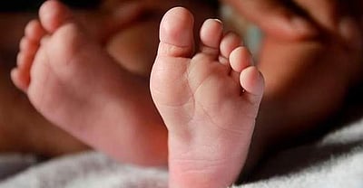 வாளி தண்ணீரில் மூழ்கிய ஒரு வயது குழந்தை...