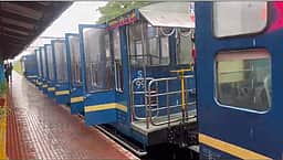 உதகை மலை ரயிலை வாடகைக்கு எடுத்து பயணித்த ஜொ்மன் சுற்றுலாப் பயணிகள்!