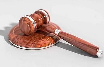 விபத்தில் சிக்கிய நபரை காப்பாற்றச் சென்றபோது ஓட்டுநர் பலி -நிவாரணம் வழங்க உத்தரவு