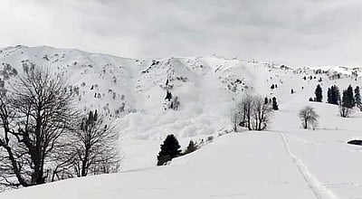 ஜம்மு-காஷ்மீரில் பனிச்சரிவு: 2 வீரர்கள் பலி