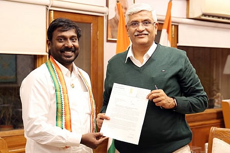 நெய்யாறு அணை கால்வாயில் தண்ணீா் திறந்து விடகேரளத்தை அறிவுறுத்த குமரி எம்பி வலியுறுத்தல்: மத்திய அமைச்சரிடம் மனு