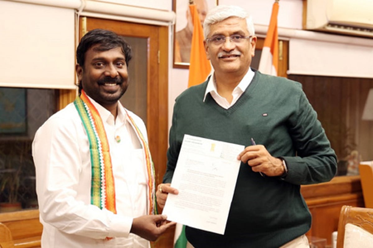 நெய்யாறு அணை கால்வாயில் தண்ணீா் திறந்து விடகேரளத்தை அறிவுறுத்த குமரி எம்பி வலியுறுத்தல்: மத்திய அமைச்சரிடம் மனு