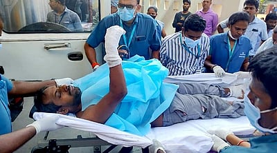 விசாகப்பட்டினம் எஃகு ஆலையில் வெடி விபத்து: 10 பேர் காயம் 