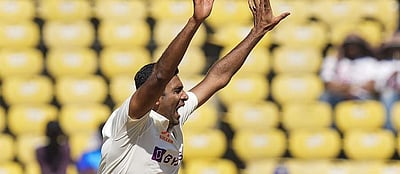 சொந்த மண்ணில் அதிகமுறை 5 விக்கெட்டுகள்: கும்ப்ளே சாதனையைச் சமன் செய்த அஸ்வின்!