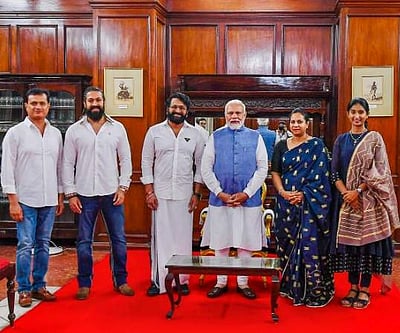 பெங்களூருவில் பிரதமர் மோடியை சந்தித்த கேஜிஎஃப் , காந்தாரா பட நாயகர்கள்