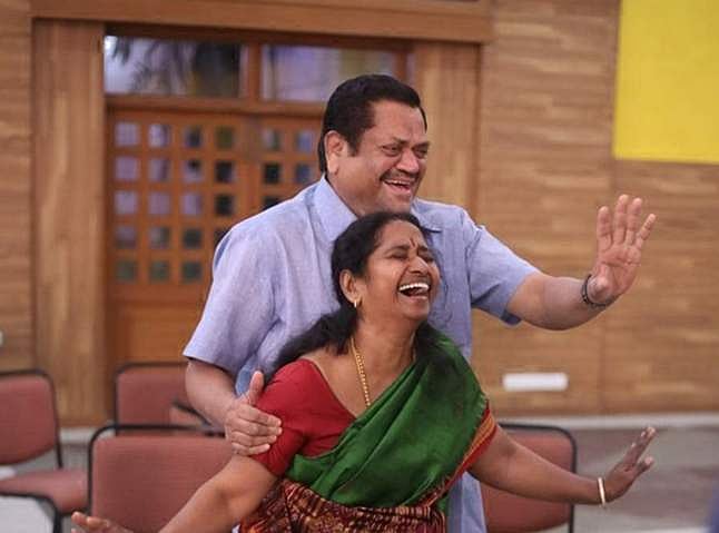 மருத்துவத்தில் மலர்ந்த காதல்!