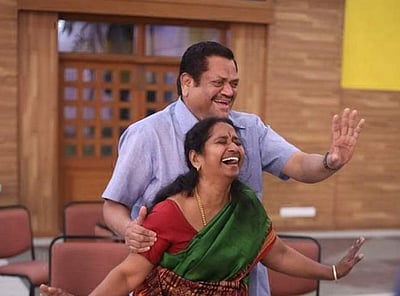 மருத்துவத்தில் மலர்ந்த காதல்!