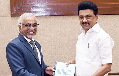 மாநில தகவல் ஆணையர்கள்: முதல்வரிடம் அறிக்கை சமர்ப்பிப்பு!