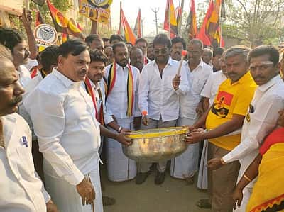 முரசு கொட்டி வாக்குச் சேகரித்த விஜயபிரபாகரன்! 