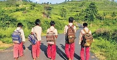 மாணவிகள் பலி: பிலிப்பட்டி பள்ளிக்கு இன்று விடுமுறை