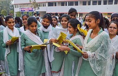 10, 12ம் வகுப்பில் இடைநின்ற 4 லட்சம் மாணவர்கள்!