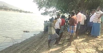 தமிழக மீனவர்கள் மீது கர்நாடக வனத்துறை துப்பாக்கிச் சூடு; ஒருவர் பலி: போக்குவரத்து நிறுத்தம்