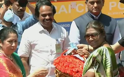 மீனாட்சி அம்மன் கோயிலில் திரெளபதி முர்மு சாமி தரிசனம்!