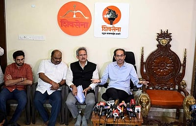 வில்-அம்பு சின்னத்தைத் திருடிய திருடனுக்கு பாடம் புகட்ட வேண்டும்: உத்தவ் தாக்கரே