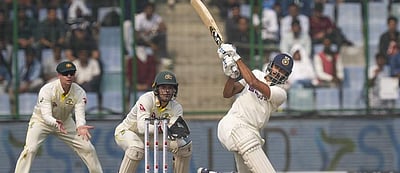 தில்லி டெஸ்ட்:  அரை சதமடித்து இந்திய அணியைக் காப்பாற்றிய அக்ஷர் படேல்!