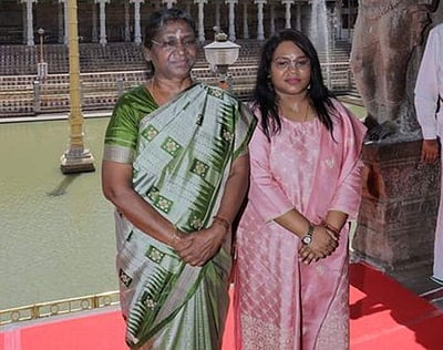 குடியரசுத் தலைவா் திரௌபதி முா்மு தில்லி புறப்பட்டு சென்றார்!