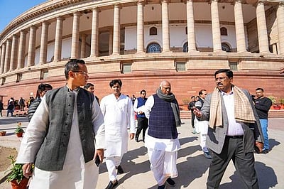 நாடாளுமன்றத்தின் இரு அவைகளும் நாளை வரை ஒத்திவைப்பு!