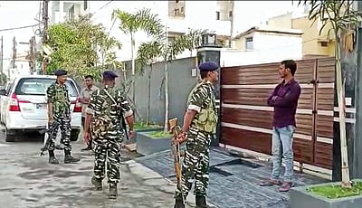 மூன்று நாள்களில் மாநாடு: காங். பிரமுகர்கள் வீட்டில் அமலாக்கத்துறை சோதனை