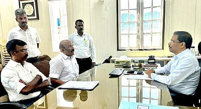 இடைத்தேர்தல்: அதிமுக சார்பில் ஜெயக்குமார் புகார்