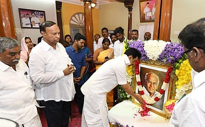 மறைந்த முன்னாள் அமைச்சர் உபயதுல்லா குடும்பத்தினருக்கு முதல்வர் நேரில் ஆறுதல்