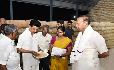 புதிய நெல் சேமிப்புக் கிடங்கில் முதல்வர் மு.க.ஸ்டாலின் ஆய்வு