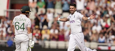 ஆண்டர்சன்: 40 வயதில் நெ.1 பந்துவீச்சாளர்!