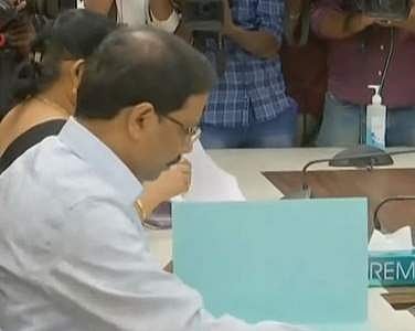 இடைத்தேர்தலில் முறைகேடு? தலைமைத் தேர்தல் ஆணையர் ஆலோசனை!