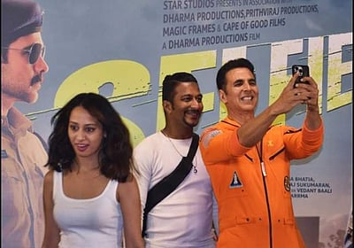 மூன்று நிமிடங்களில் 184 சுயபடம்: கின்னஸ் சாதனையை முறியடித்த அக்ஷய் குமார்!