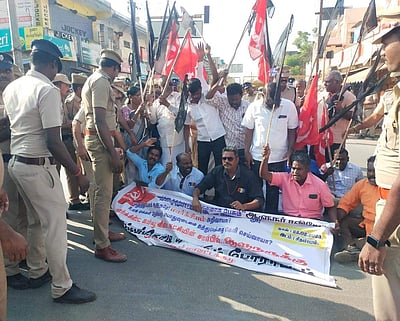 ஆளுநருக்கு கருப்புக் கொடி: மார்க்சிஸ்ட் கம்யூ. கட்சியினர் கைது