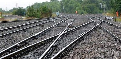 தில்லியில் தண்டவாளம் அருகே குறும்படம் எடுத்த இருவர் ரயில் மோதி பலி