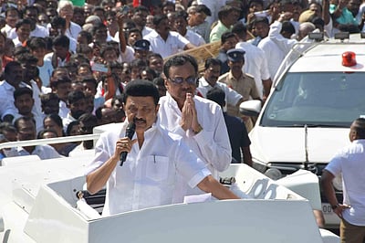 குடும்பத் தலைவிக்கு மாதம் ரூ. 1,000: பட்ஜெட்டில் அறிவிப்பு!