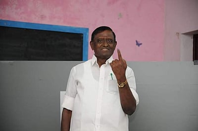 வாக்குப் பதிவு அமைதியான முறையில் நடைபெறுகிறது: அதிமுக வேட்பாளர் தென்னரசு