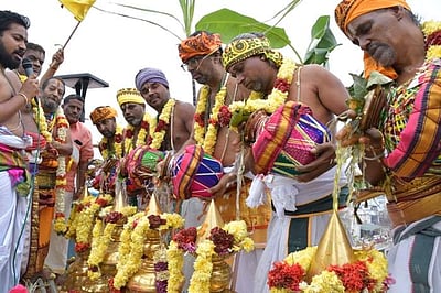 ஈரோடு கோட்டை பெருமாள் கோவில் கும்பாபிஷேகம்: ஆயிரக்கணக்கான பக்தர்கள் தரிசனம்!