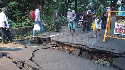 திருநள்ளாறு அருகே வாய்க்கால் பாலம் உடைப்பு: போக்குவரத்து பாதிப்பு