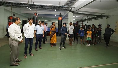 நேரு விளையாட்டு அரங்கில் அமைச்சர் உதயநிதி ஸ்டாலின் ஆய்வு 