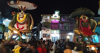 திருச்செந்தூர் கோயில் தை வருஷாபிஷேக விழா: தங்க மயில் வாகனத்தில் வீதி உலா!