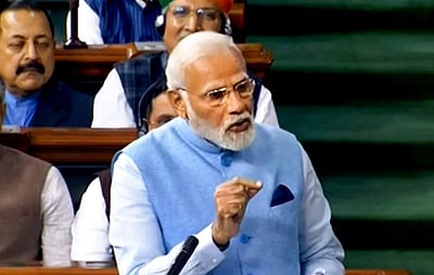 மக்களின் நம்பிக்கைதான் எனது பாதுகாப்பு- மக்களவையில் பிரதமா் மோடி