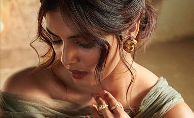 இணையத்தைக் கலக்கும் மாளவிகா.. வைரல் புகைப்படங்கள்!