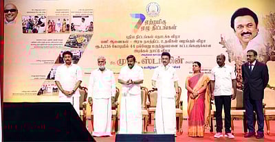 ரூ.1,136 கோடியில் 44 மருத்துவமனை கட்டடங்கள்: முதல்வா் ஸ்டாலின் அடிக்கல் நாட்டினாா்