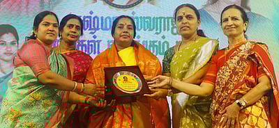 பெண்களுக்கு உயா் பதவி கொடுத்து அழகு பாா்ப்பது பாஜக தான்: வானதி சீனிவாசன்