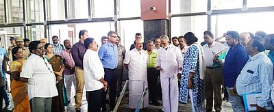 புதிய புகா் பேருந்து நிலையக் கட்டுமானப் பணி: அமைச்சா்கள் ஆய்வு