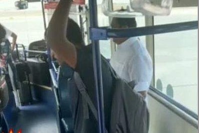 'துரோகியுடன் பயணம்' - மதுரை விமான நிலையத்தில் இபிஎஸ்ஸை விமர்சித்தவரால் பரபரப்பு!