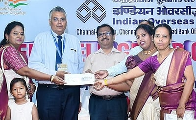 மகளிா் சுய உதவி குழுக்களுக்கு ஐஓபி ரூ.5 கோடி கடன்