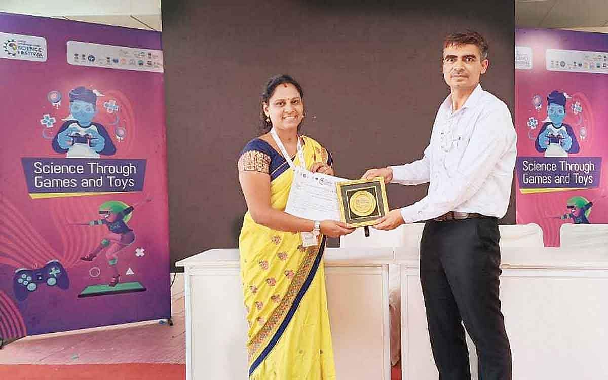 அறிவியல் வளர்க்கும் ஆசிரியை!