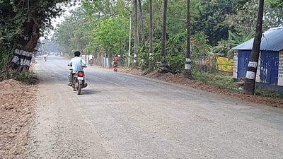 தூசுமயமாகக் காட்சியளிக்கும் திருவெண்காடு சாலை!