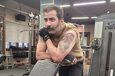 காற்றோட்டமில்லா குகை, 55 டிகிரி வெப்பநிலை, 22 நாள்கள்: ஜித்தன் ரமேஷின் துணிச்சலான படப்பிடிப்பு!