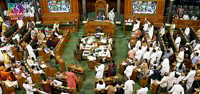 எதிர்க்கட்சிகள் அமளி: மக்களவை பிற்பகல் 2 வரை ஒத்திவைப்பு