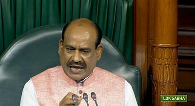 3-வது நாளாக முடங்கிய நாடாளுமன்றம்: பிற்பகல் 2 வரை ஒத்திவைப்பு!