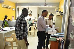 மாநகராட்சி அலுவலகத்தில் ஊழல் தடுப்புத் துறையினா் சோதனை: ரூ.12,200 பறிமுதல்